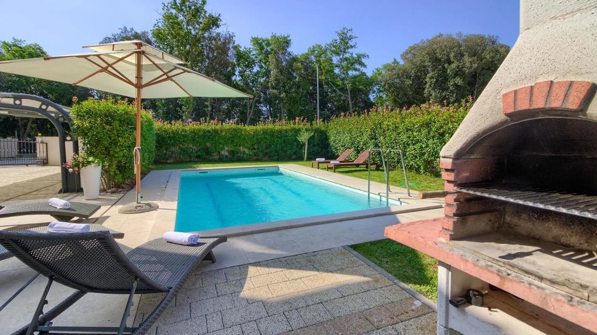 Ferienhaus Mit Privatpool Fuer 10 Personen Ca 200 Qm In Banjole, Istrien Istrische Riviera 0*, Banjole Croatia